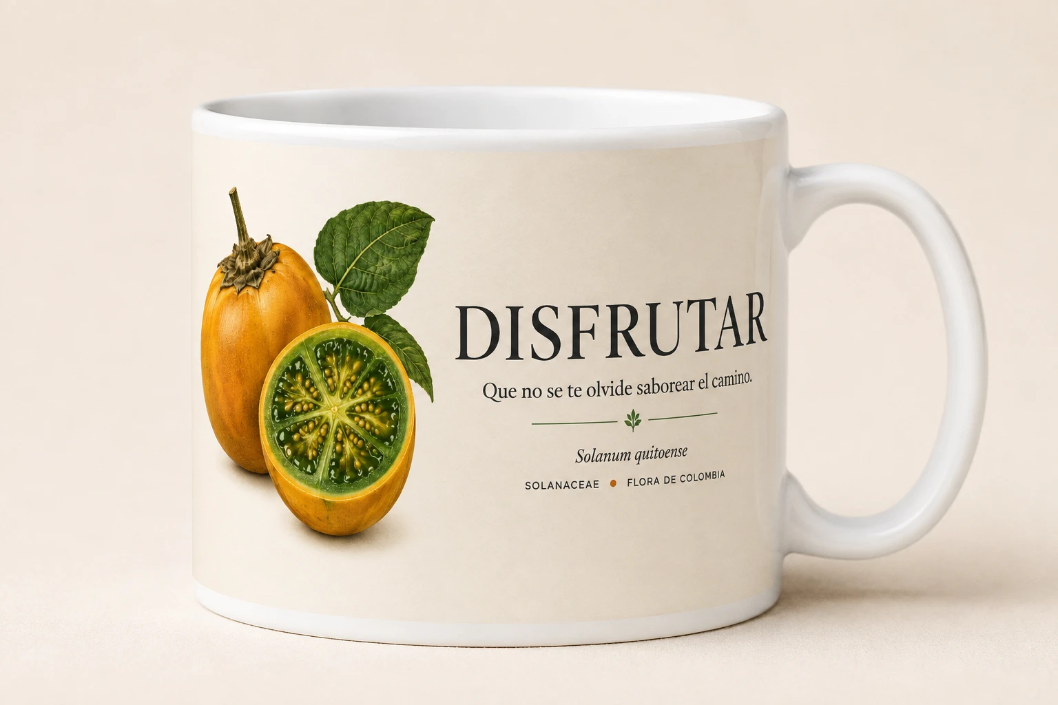 Mug VERBO 'Que no se te olvide saborear el camino', ilustración de lulo entero y en corte, Solanum quitoense, flora de Colombia
