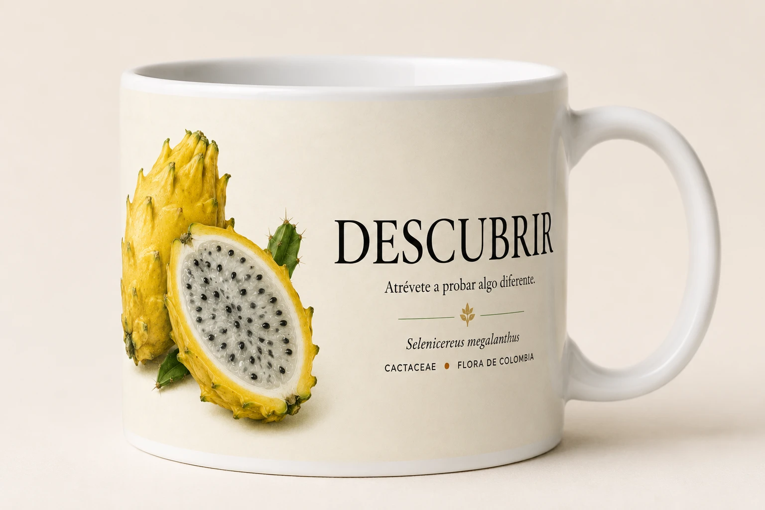 Mug VERBO 'Atrévete a probar algo diferente', ilustración de pitahaya amarilla entera y en corte, Selenicereus megalanthus, flora de Colombia