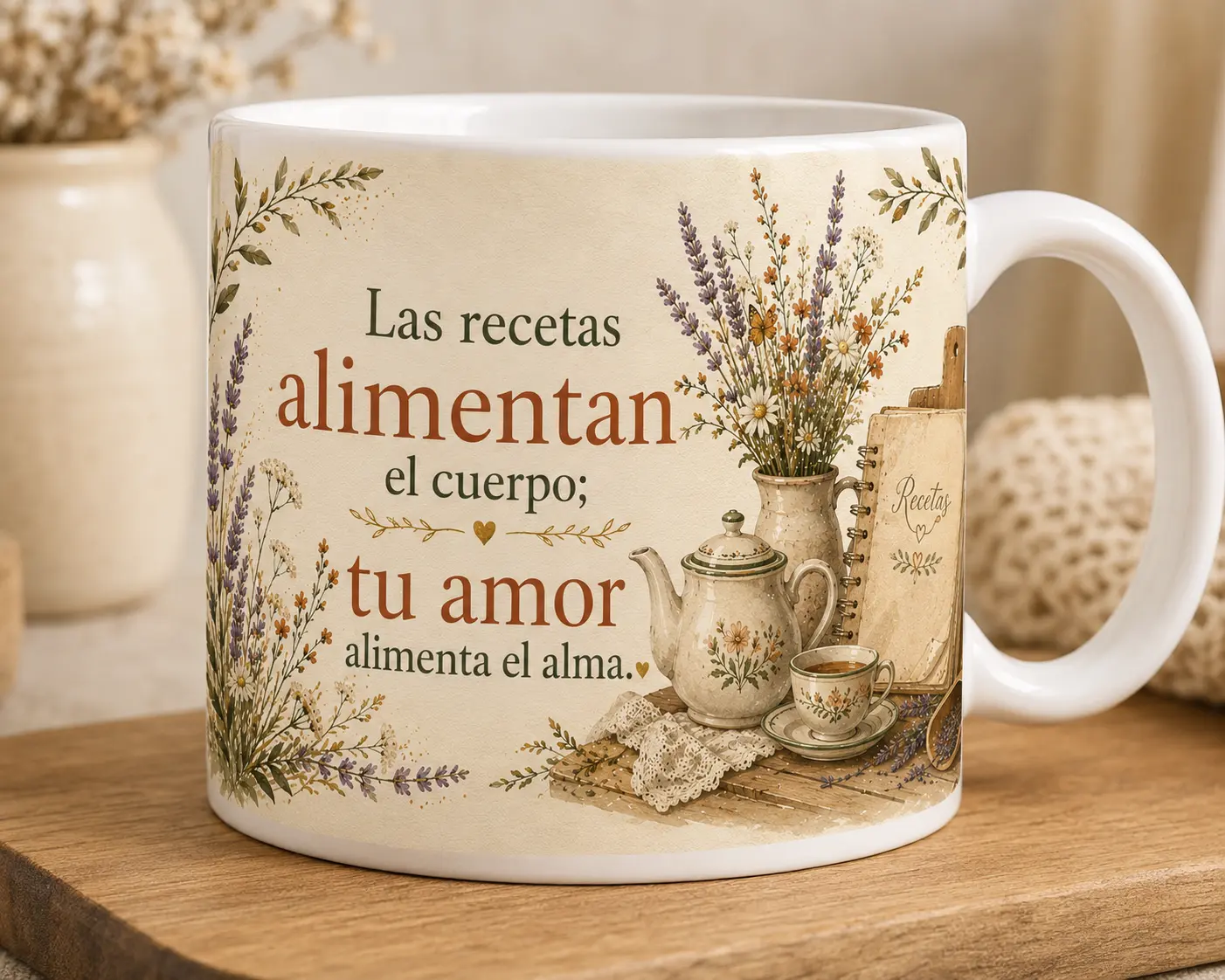 Mug VERBO sobre la abuela, con ilustración de tetera, flores de lavanda y libro de recetas