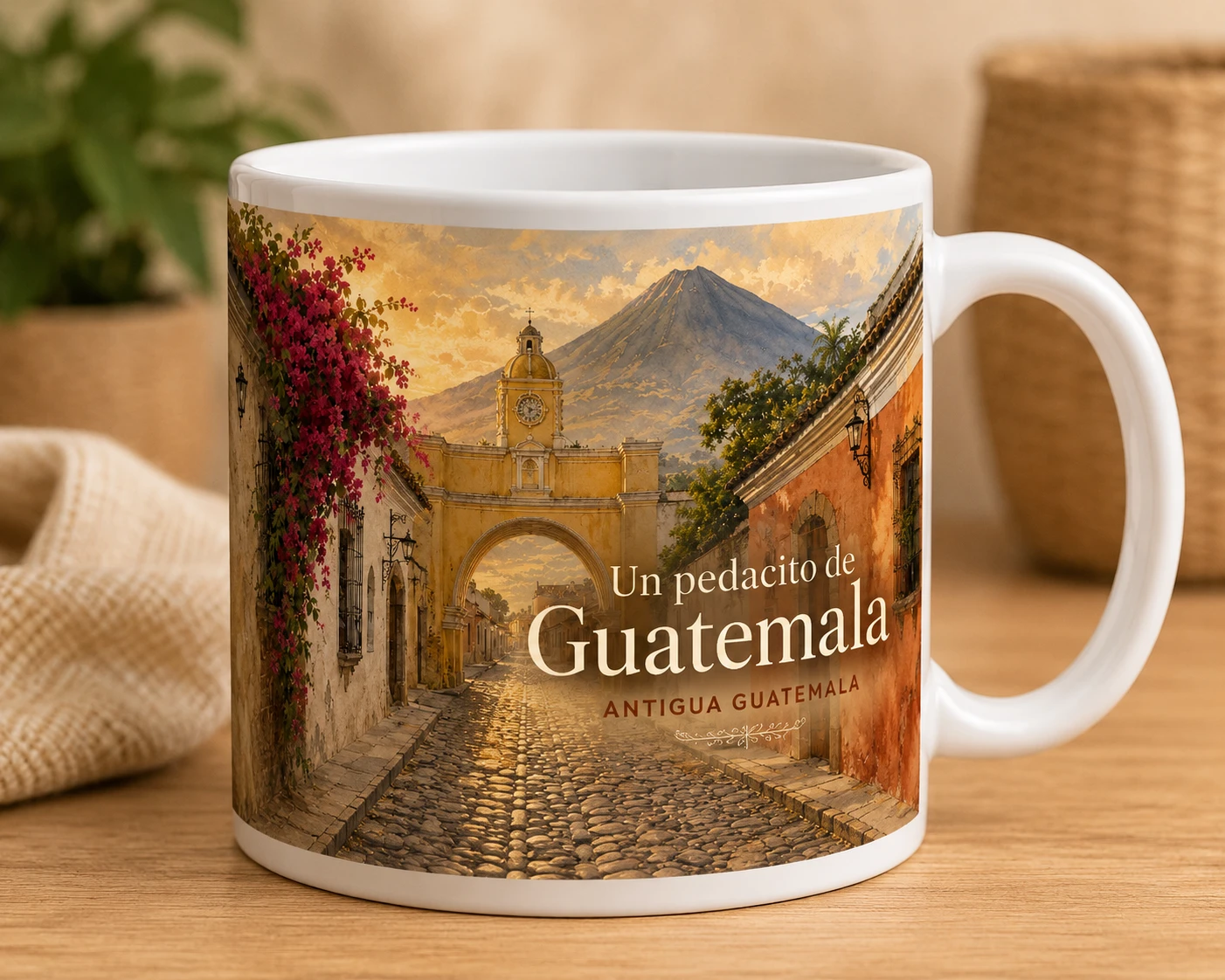 Mug VERBO 'Antigua Guatemala', ilustración panorámica del Arco de Santa Catalina con el Volcán de Agua al fondo y buganvilias en flor