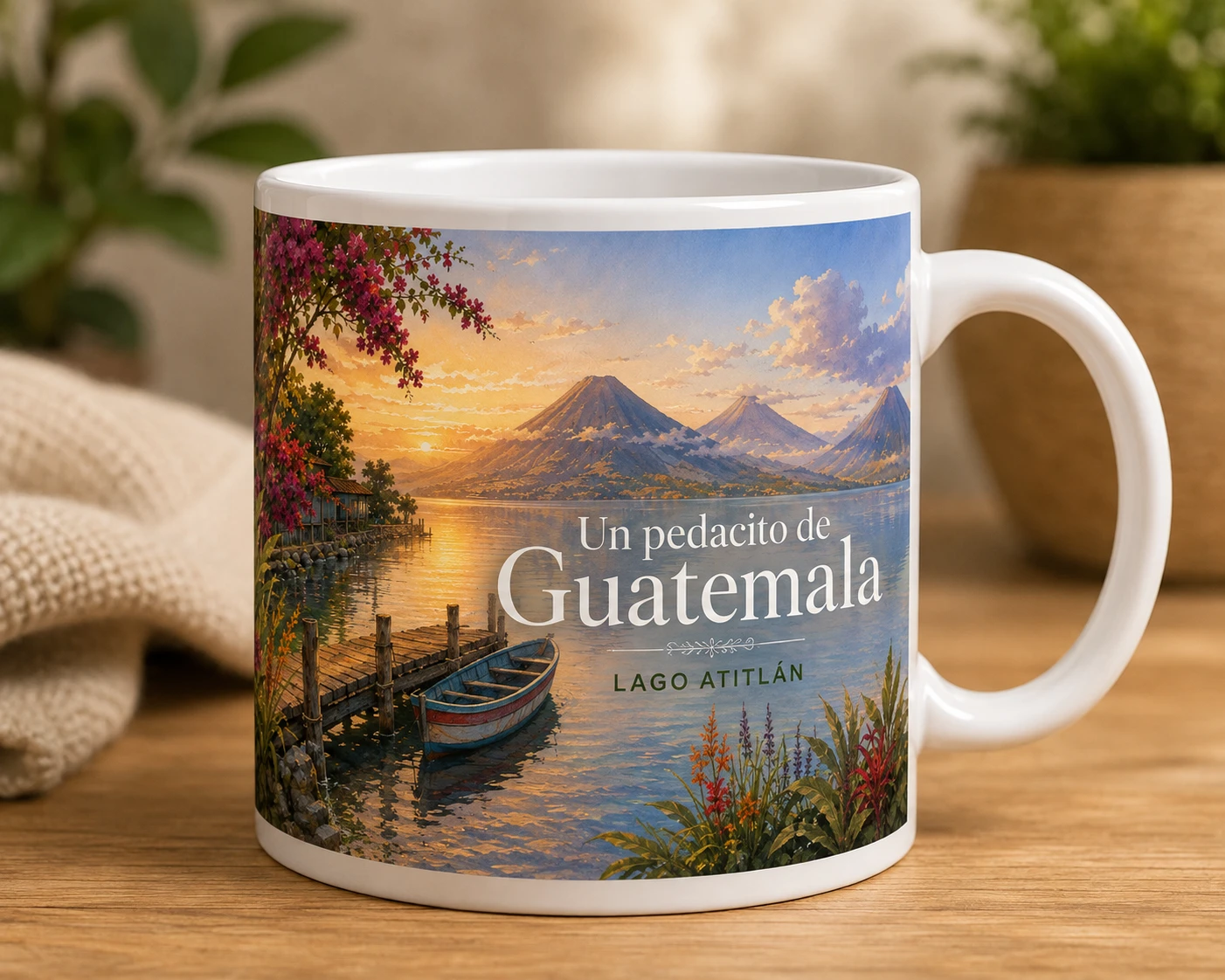 Mug VERBO 'Lago Atitlán', ilustración de los volcanes Atitlán, Tolimán y San Pedro reflejados en el lago al amanecer